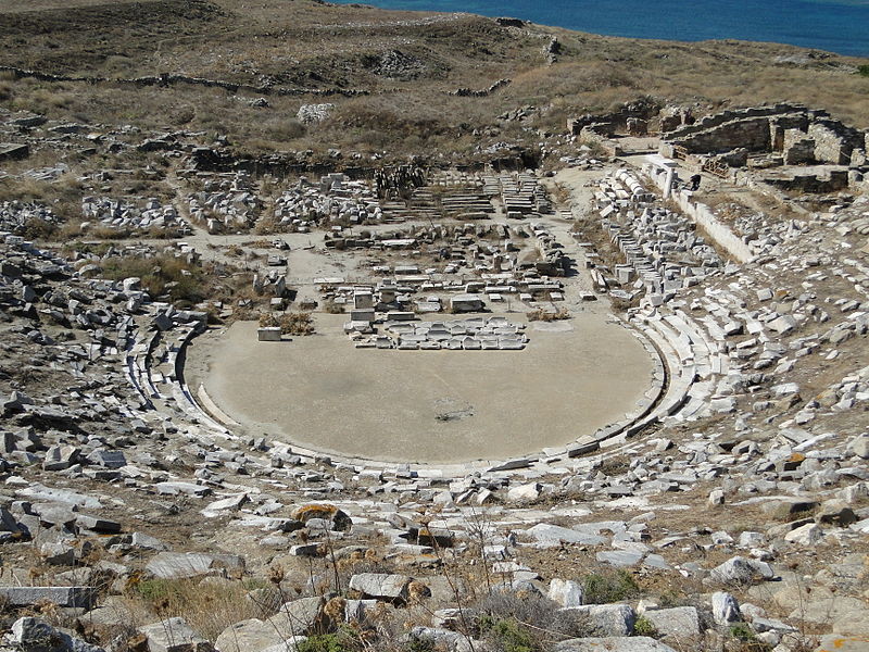 Soubor:Ancient Greek theatre in Delos 02.jpg
