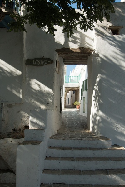 Soubor:Entrance, Kastro, Chora of Folegandros, 153315.jpg