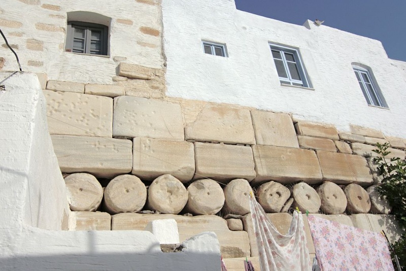 Soubor:Kastro in Parikia on Paros, 075864.jpg