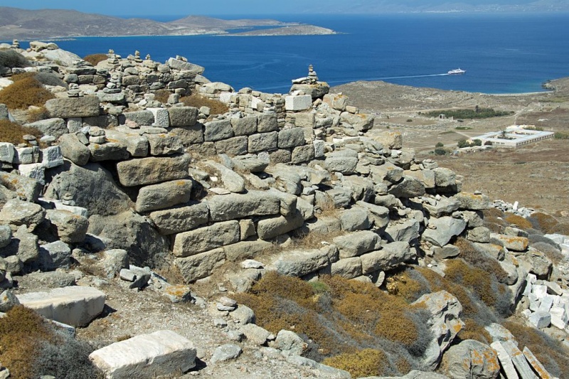 Soubor:Temples Kynthos Delos 130093.jpg