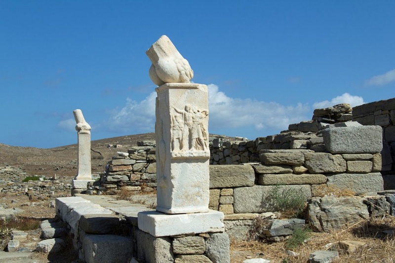 Soubor:Temple Dionysus Delos Stoivadeion 130086.jpg