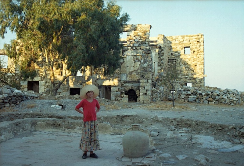 Soubor:Inner courtyard of Kastro, Astypalaia, Asty27.jpg