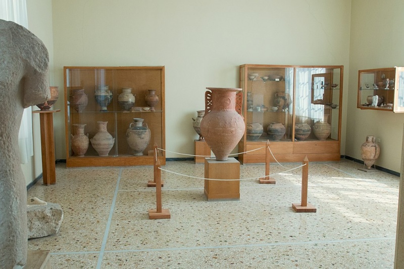 Soubor:Archaeological Museum of Fira, interior, 176745.jpg