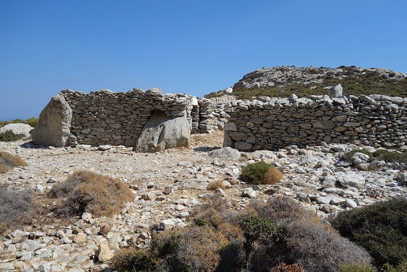 Soubor:From Moni Chozoviotissa to Kapsala, 18M1537.jpg