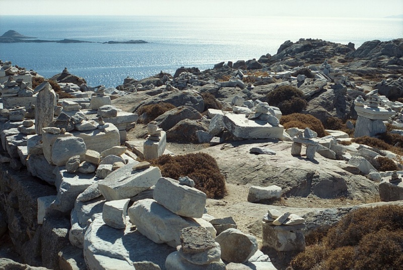 Soubor:Temples Kynthos Delos Delo216.jpg