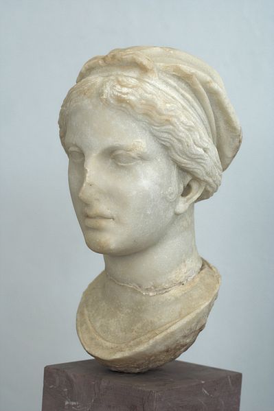 Soubor:Head woman goddess hellenistic Museum Delos A248 102176.jpg