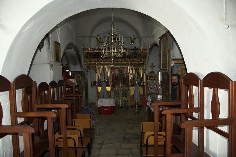 Soubor:Moni Agios Georgios Varsamitis interior church 091293.jpg