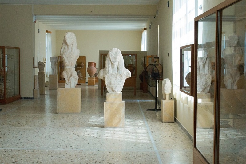 Soubor:Archaeological Museum of Fira, interior, 176733.jpg