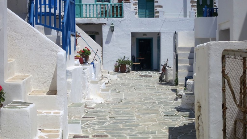 Soubor:Chora of Folegandros, Kastro, 15M6488.jpg