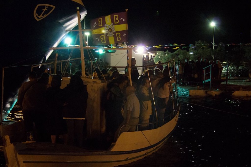 Soubor:Celebration of Limenaki, Panagia Myrtidiotissa, Naxos, 130248.jpg