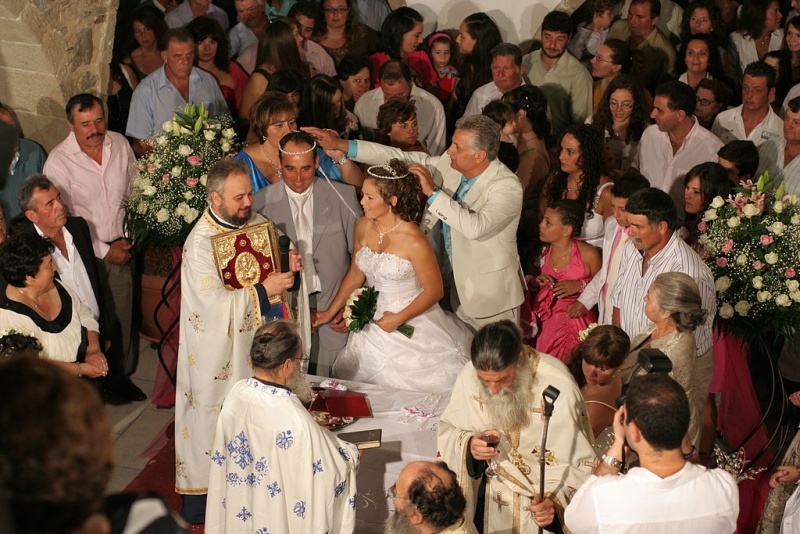 Soubor:Greek Orthodox wedding in Tripodes, Naxos, 119259.JPG