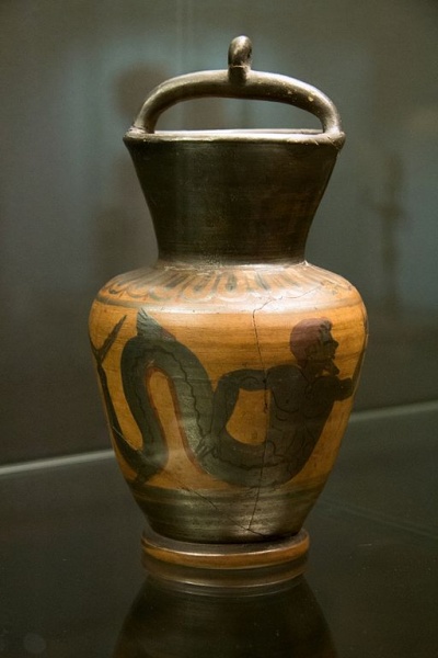 Soubor:Black-figure bail amphora Etruscan, Triton bull, 500-475 BC, Prague Kinsky, NM-H10 4748, 142119.jpg