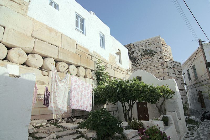 Soubor:Kastro in Parikia on Paros, 075862.jpg