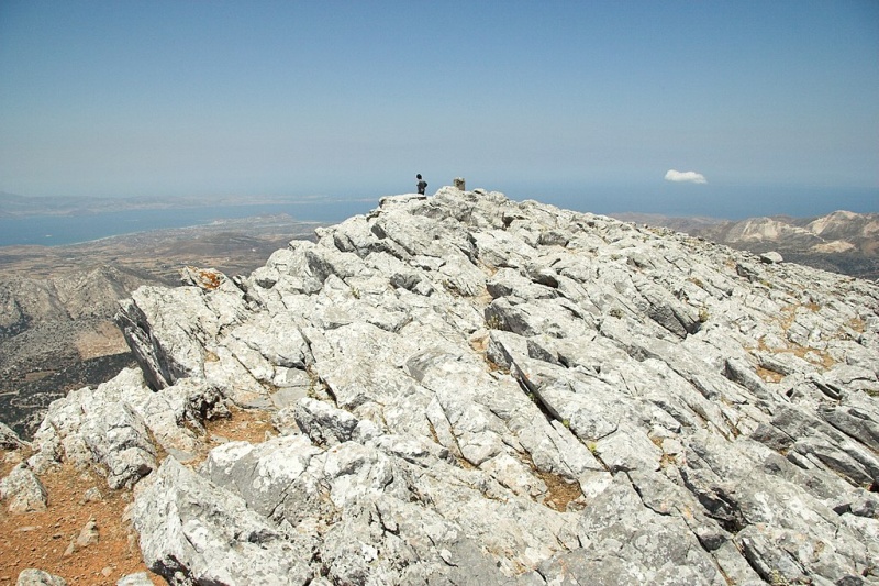 Soubor:Mount Zas, Naxos, peak, 080513.jpg