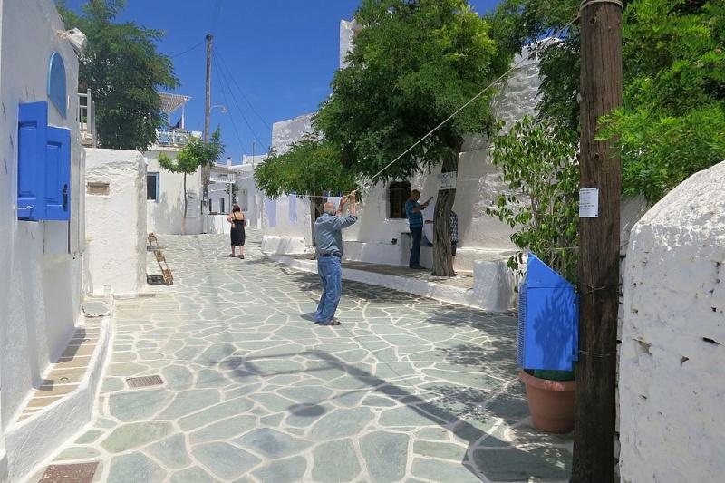 Soubor:Everyday life in Kastro, Chora of Folegandros, 15M6697.jpg