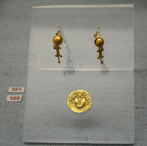 Soubor:Gold jewelry Roman age Andr Pal M 090657.jpg