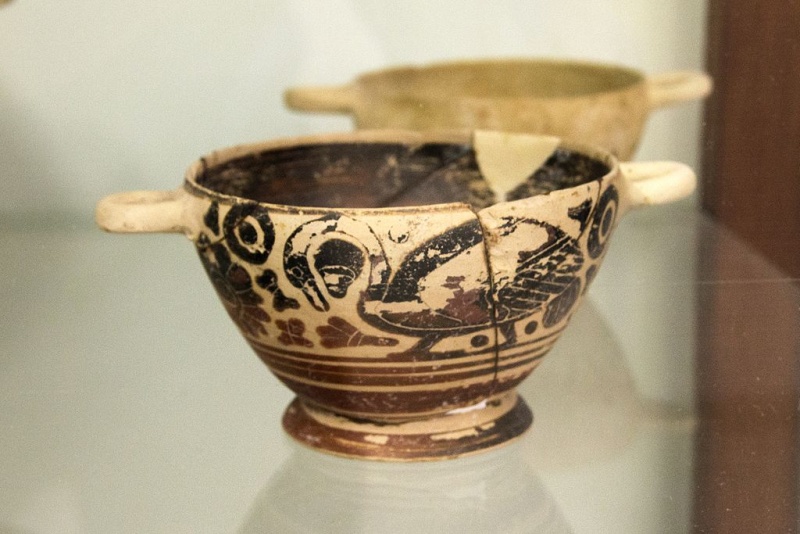 Soubor:Corinthian pottery, AM Milos, 152567.jpg