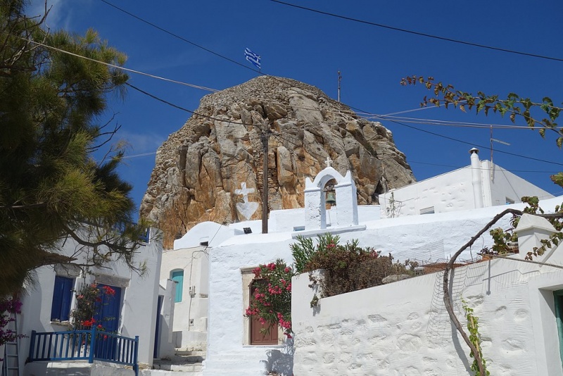 Soubor:Under Kastro in CHora of Amorgos, 18M1741.jpg