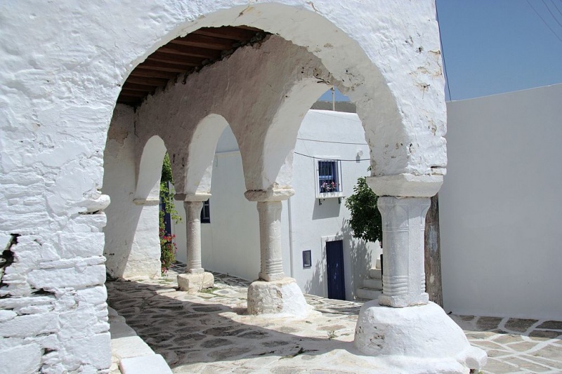 Soubor:Agios Konstantinos before renovation, Parikia, Paros, 075833.jpg