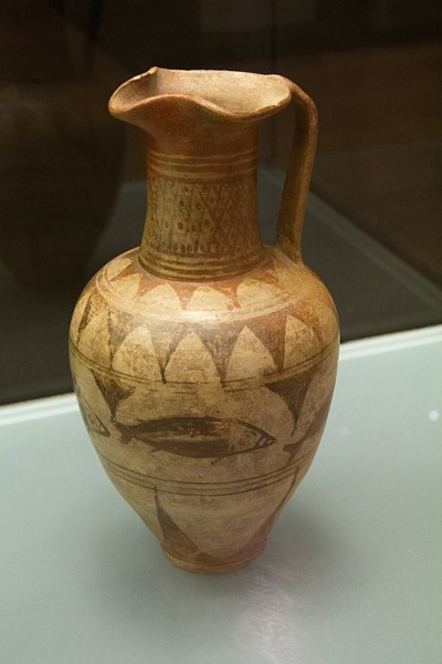 Soubor:Oinochoe, fish, Italian geometric style, Cumae, 7th c BC, Prague Kinsky, NM-H10 6383, 142126.jpg