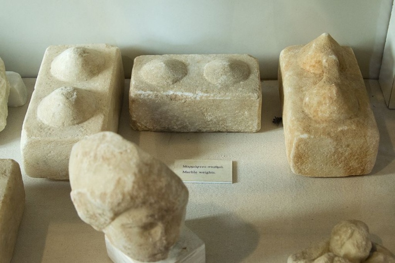 Soubor:Ancient marble weights, AM Sifnos, 153425.jpg