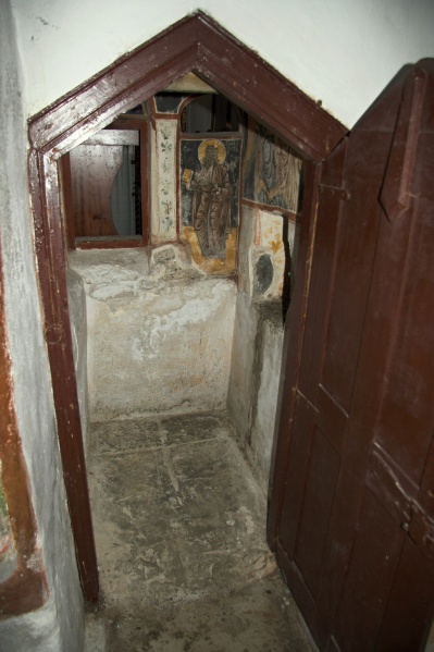 Soubor:Moni Agios Georgios Varsamitis oracle 091294.jpg