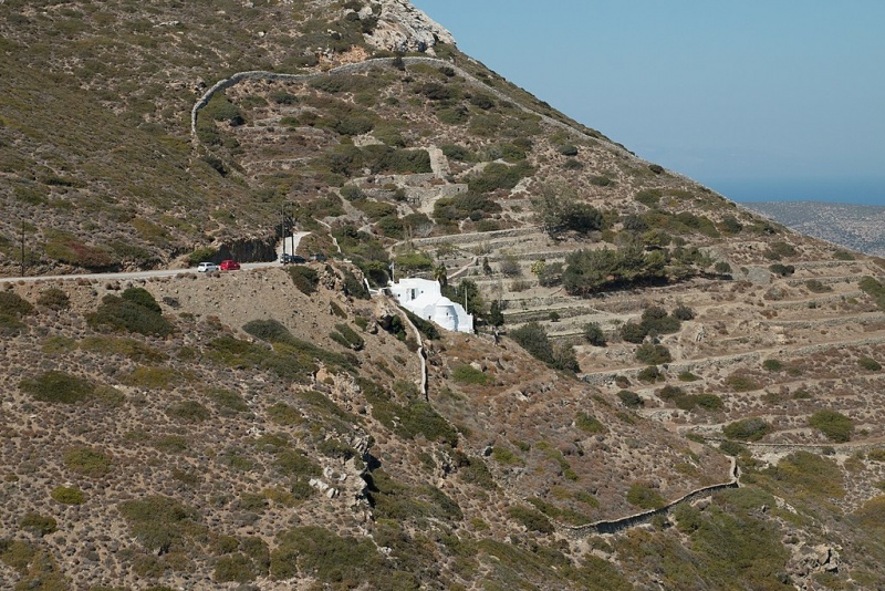 Soubor:Moni Agios Georgios Varsamitis, Amorgos, 180297.jpg