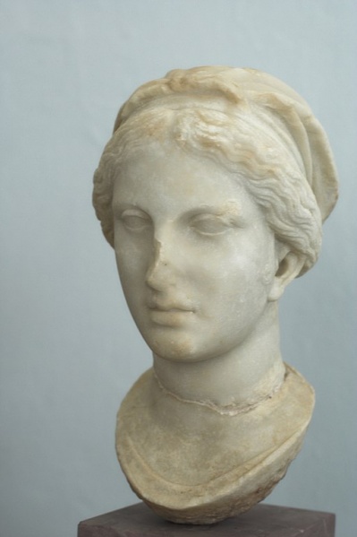 Soubor:Head woman goddess hellenistic Museum Delos A248 102168.jpg