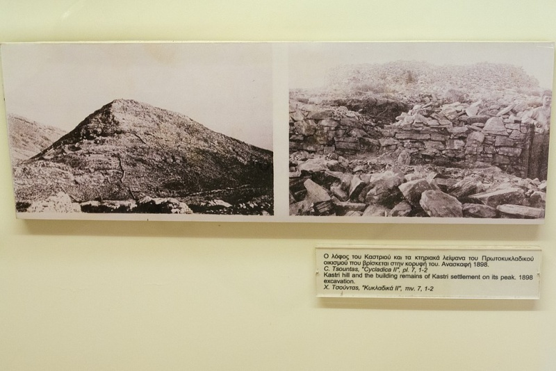 Soubor:Kastri hill and the building remains of Kastri settlement, photos, Tsountas, AM Syros, 180255.jpg