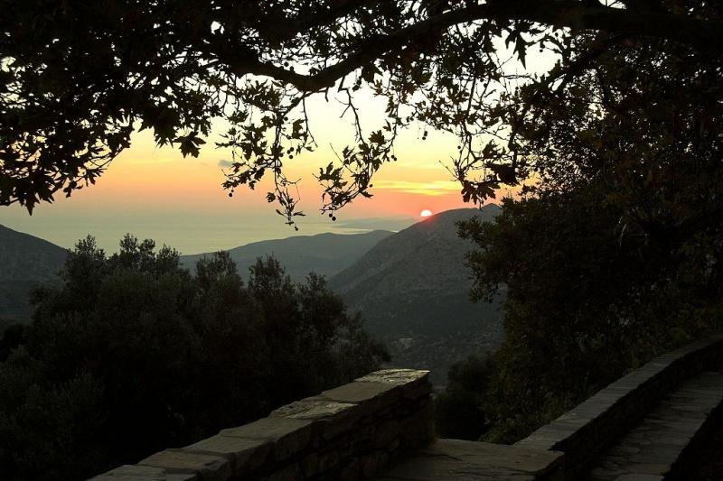 Soubor:Sunset, Fountain of Arion, Naxos, 119625.jpg