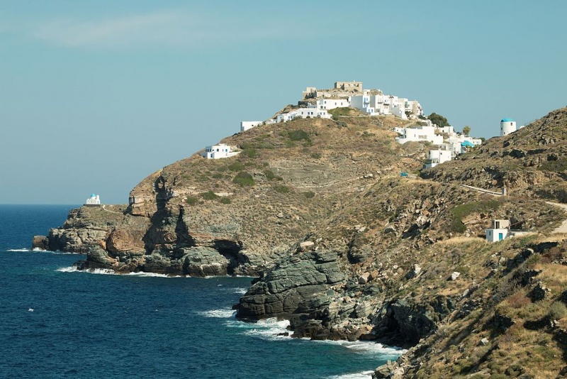 Soubor:Kastro of Sifnos of the walk from Panagia Poulati, 153507.jpg