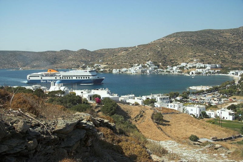 Soubor:Katapola port, Amorgos, ferry, 091330.jpg