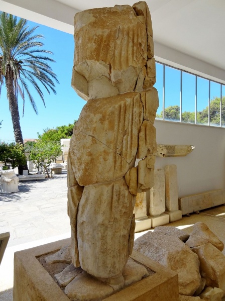 Soubor:Parikia Archäologisches Museum Artemis 01.jpg