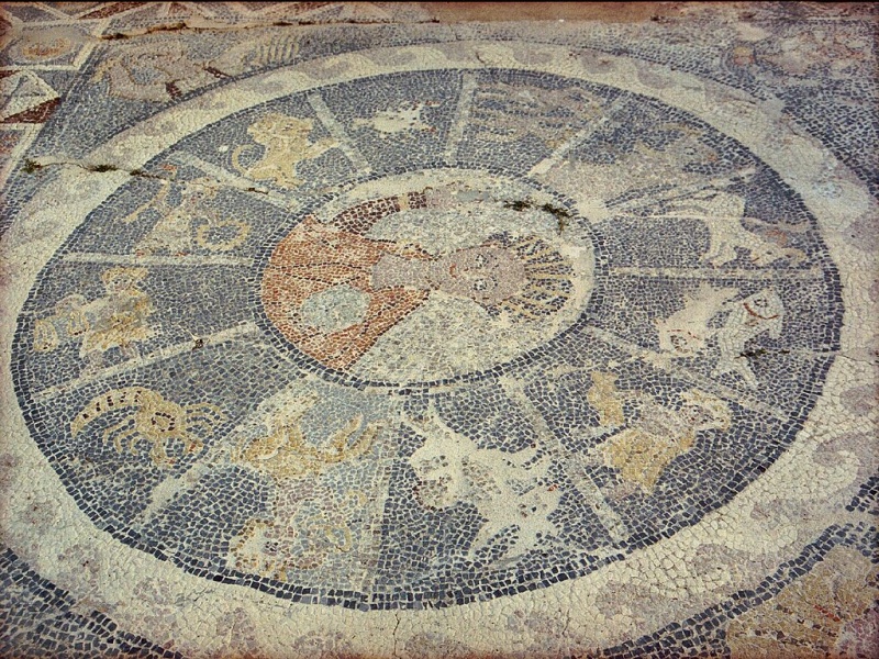 Soubor:Mosaic in Maltezana at Analipsi, Astypalaia, 5th c AD, Pantokrator zodiac waves seasons Astym05a.jpg