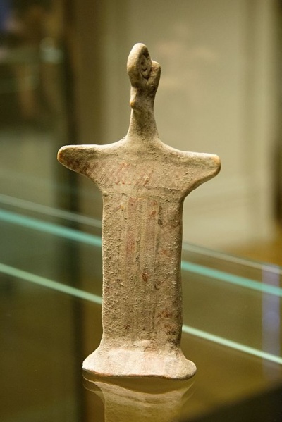 Soubor:Female figurine, small terracotta, before 550 BC, Prague Kinsky, NM-H10 4105, 140750.jpg