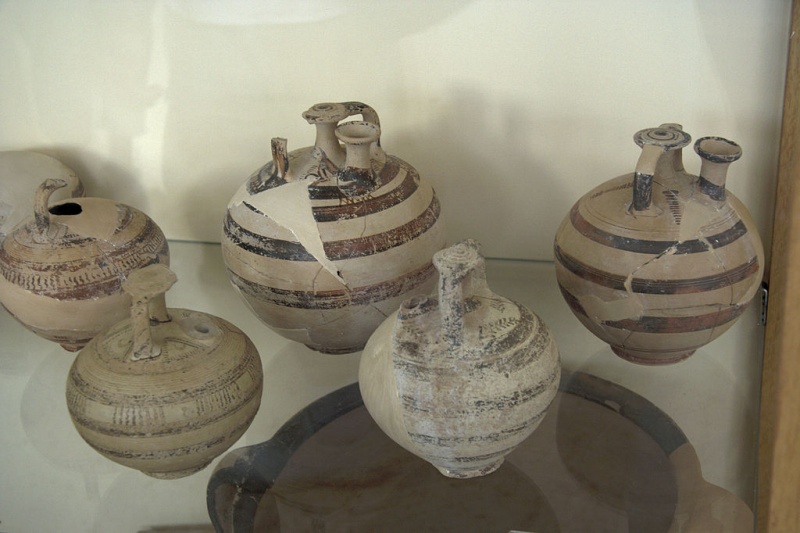 Soubor:Vessels late helladic AM Paros 075909.jpg