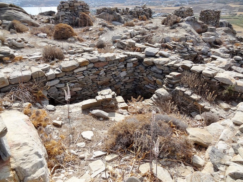Soubor:Mykenische Akropolis (Koukounaries) 09.jpg