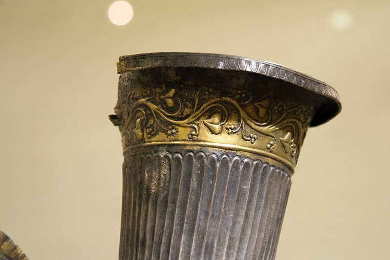 Soubor:Rhyton Greek Thracian silver, end of 4th c BC, Prague Kinsky, NM-HM10 1407, 140856, 140857.jpg