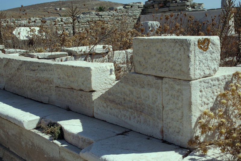 Soubor:Temple Leto Honeycombs Delos 060229.jpg