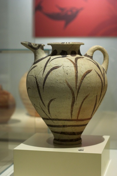 Soubor:Pottery jug floral motif 16th c BC, NAMA 102926.jpg