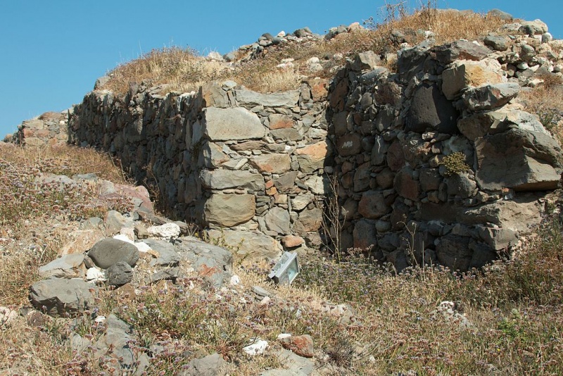 Soubor:South Mycenaean wall in Phylakopi, 153147.jpg